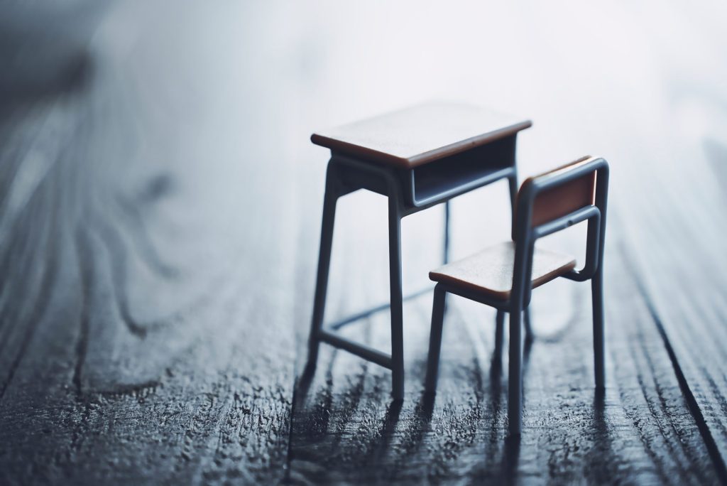 「子どもの社会的孤立」はなぜ生じてしまうのか?その背景と課題、影響を考える 1 AdobeStock 512757389